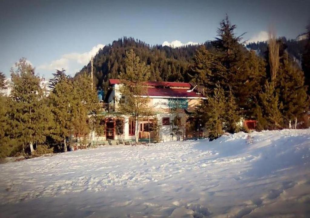 Mitsubshi Jeep Rent a Car Shogran